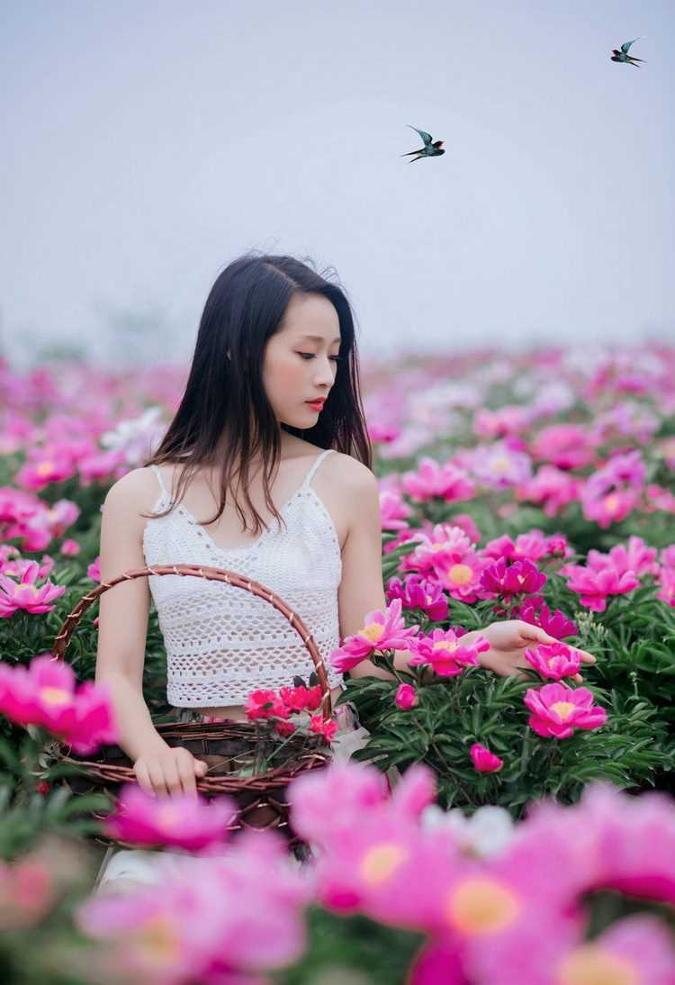 优质性感吊带甜美女孩居家私房相册