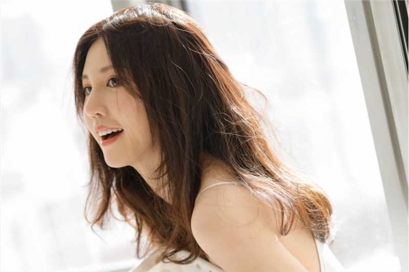 优质性感吊带甜美女孩居家私房相册