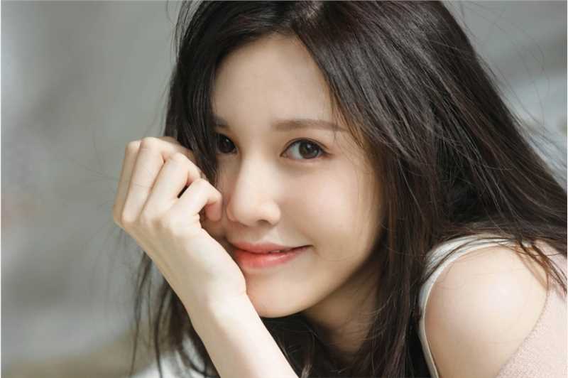 优质性感吊带甜美女孩居家私房相册