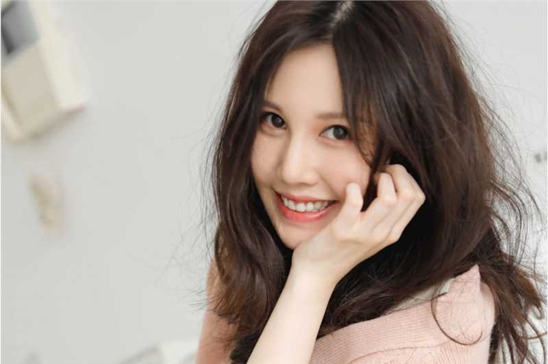 优质性感吊带甜美女孩居家私房相册