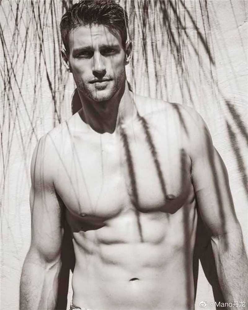 精选欧美健美性感肌肉男黑白高清图片图册