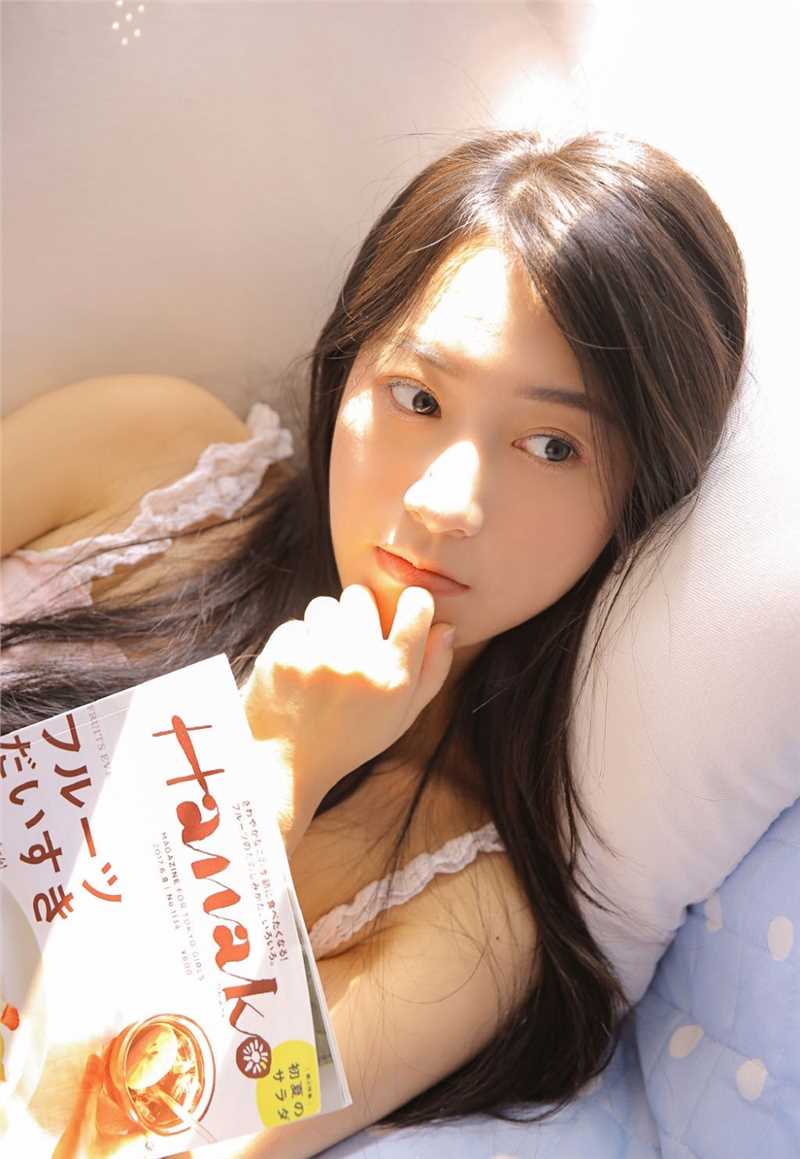 精选牛奶肌清纯校花美女丰满吊带白白私房站图册