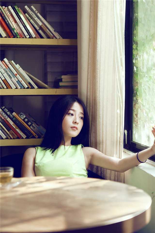 清纯极品大胸mm紧身裙大长腿诱人户外套图