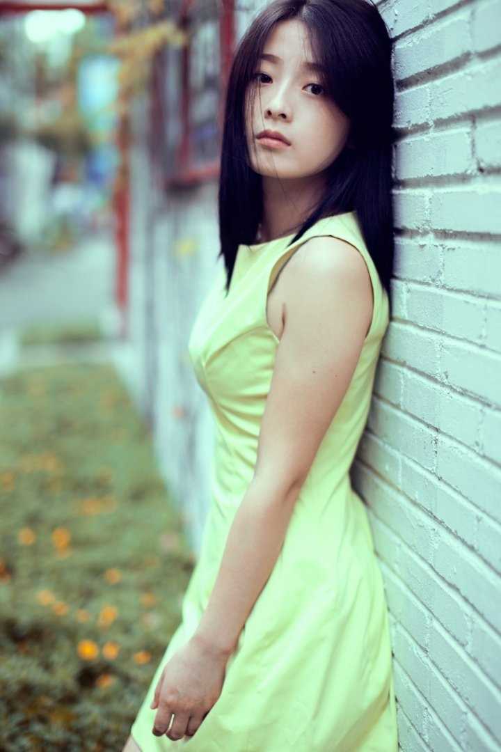 清纯极品大胸mm紧身裙大长腿诱人户外套图