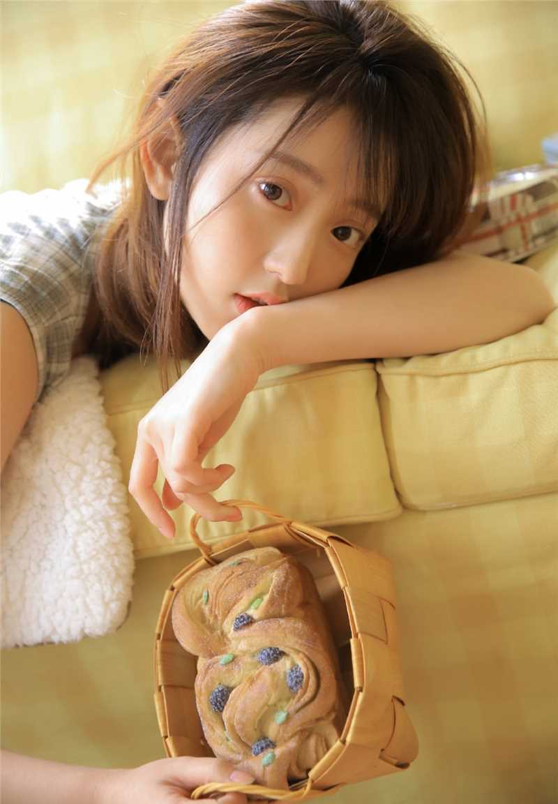 特别专辑清纯格子睡衣修长大长腿居家诱人私房照图片