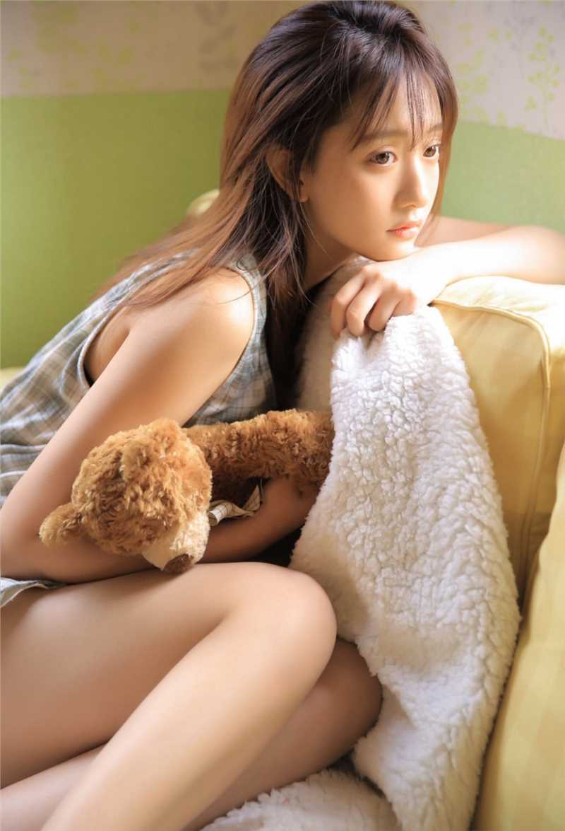 特别专辑清纯格子睡衣修长大长腿居家诱人私房照图片