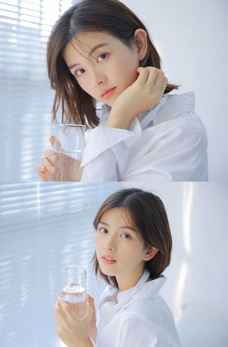 清纯MM白皙大长腿气质性感白衬衫撩人私拍照