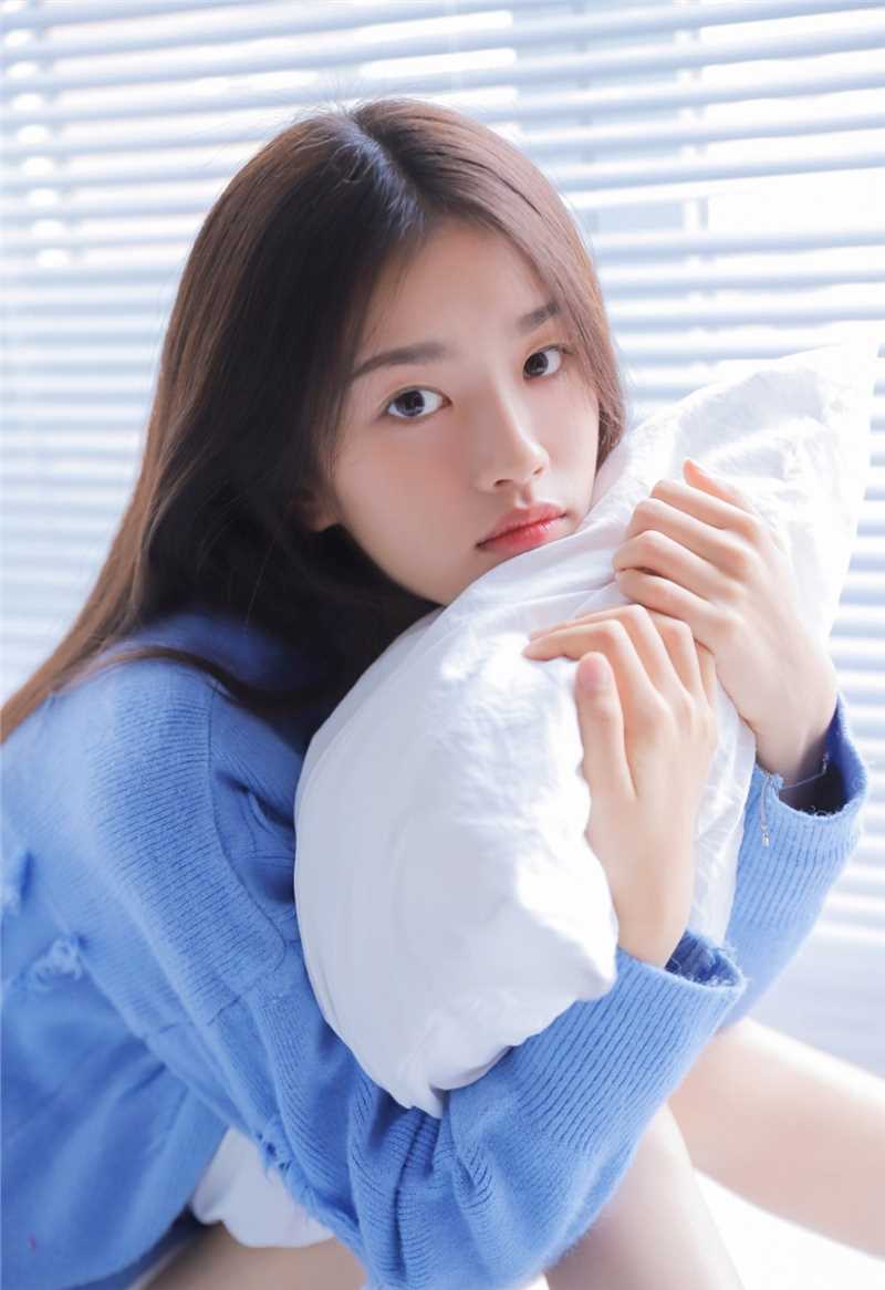 高清清纯腿模校花女神室内个人私房图集