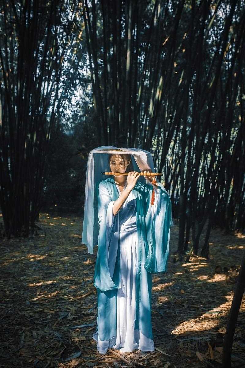 高清古装仙侠美女长裙仙女温柔户外摄影图集