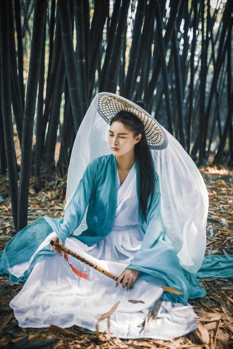 高清古装仙侠美女长裙仙女温柔户外摄影图集