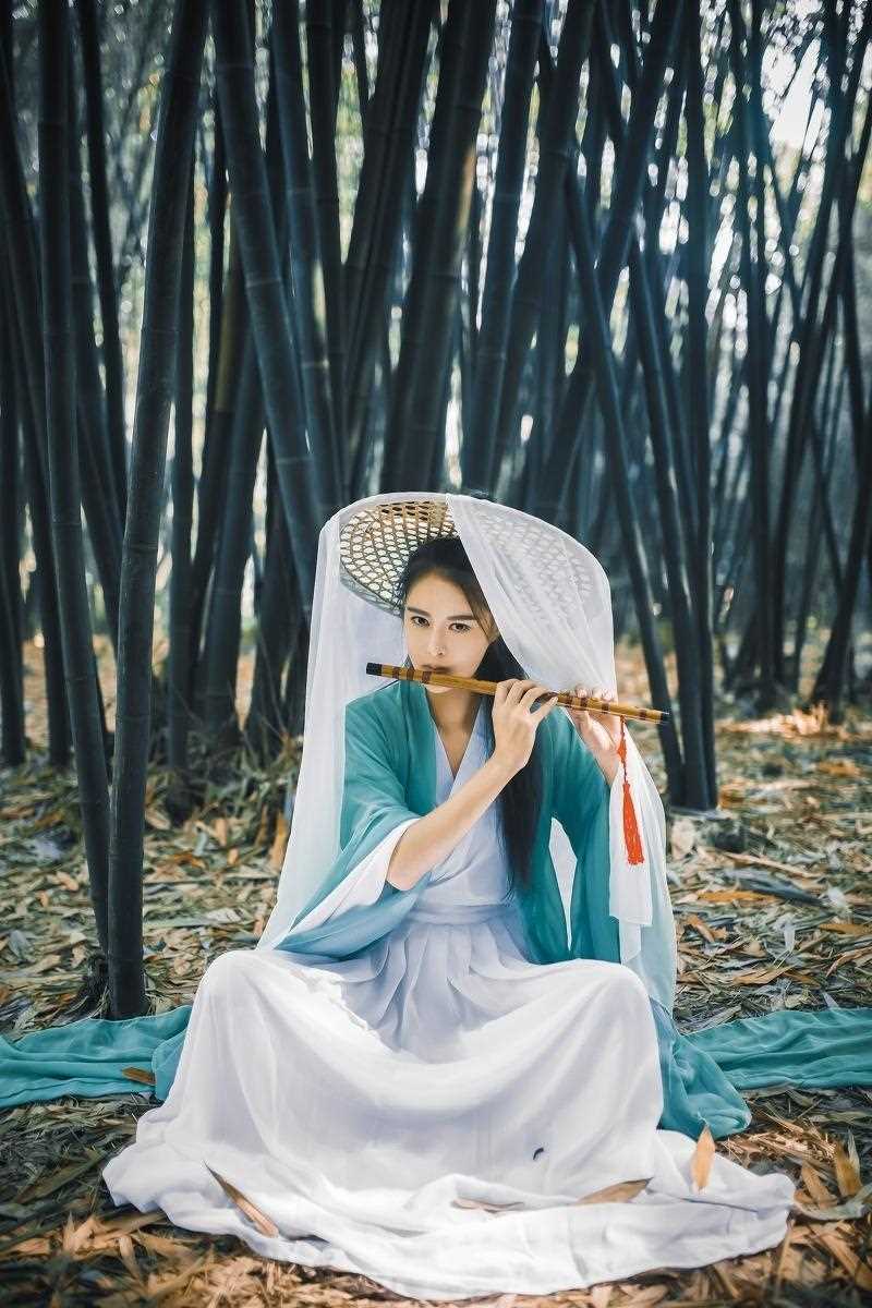 高清古装仙侠美女长裙仙女温柔户外摄影图集