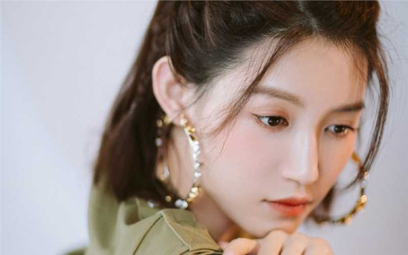 精选内地美女苏青知性妩媚时尚图册