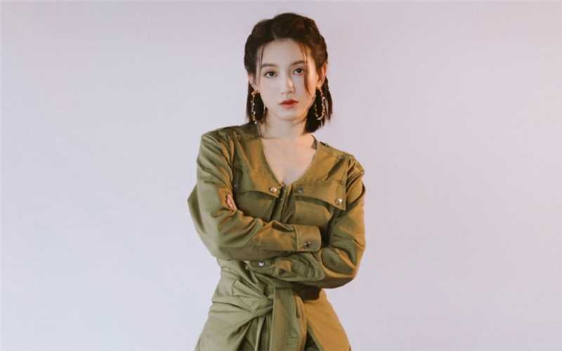 精选内地美女苏青知性妩媚时尚图册