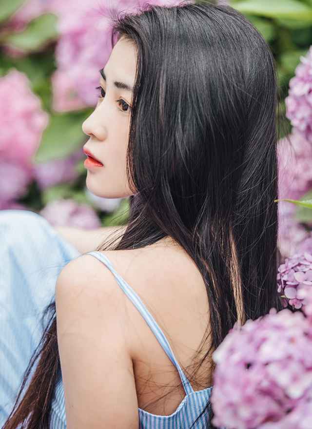 最新足球宝贝丰盈女人亚洲国模人体壁纸