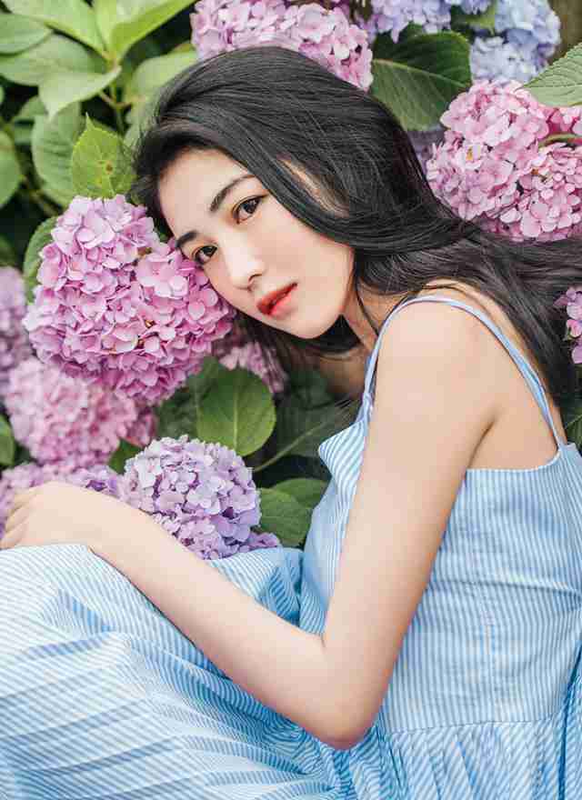 最新足球宝贝丰盈女人亚洲国模人体壁纸