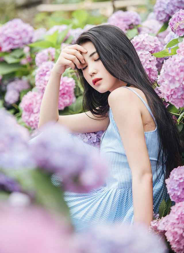 最新足球宝贝丰盈女人亚洲国模人体壁纸