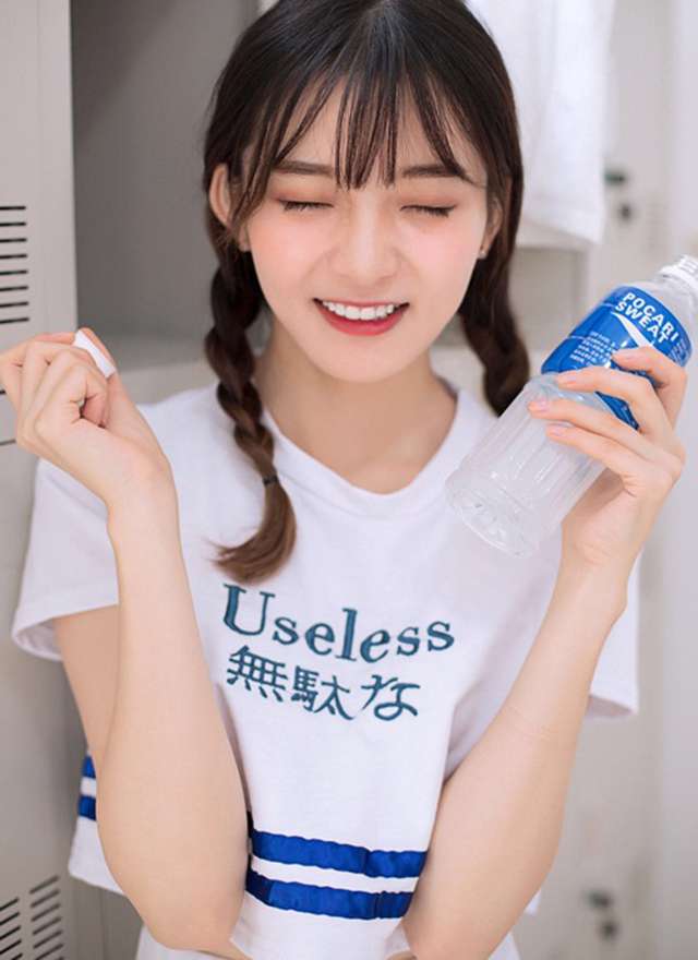 优质足球宝贝曼苏拉撅臀红艳情趣内衣妖娆丰腴诱惑相册