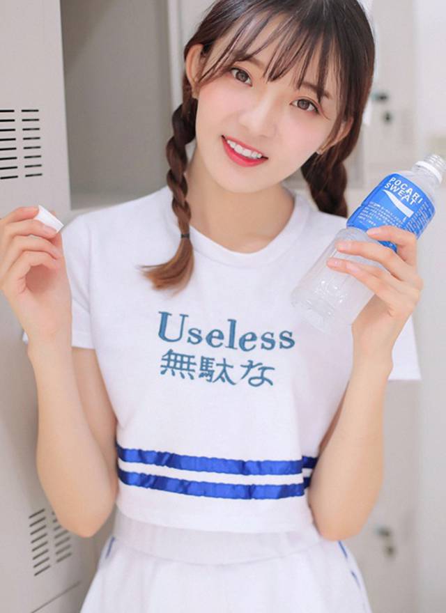 优质足球宝贝曼苏拉撅臀红艳情趣内衣妖娆丰腴诱惑相册