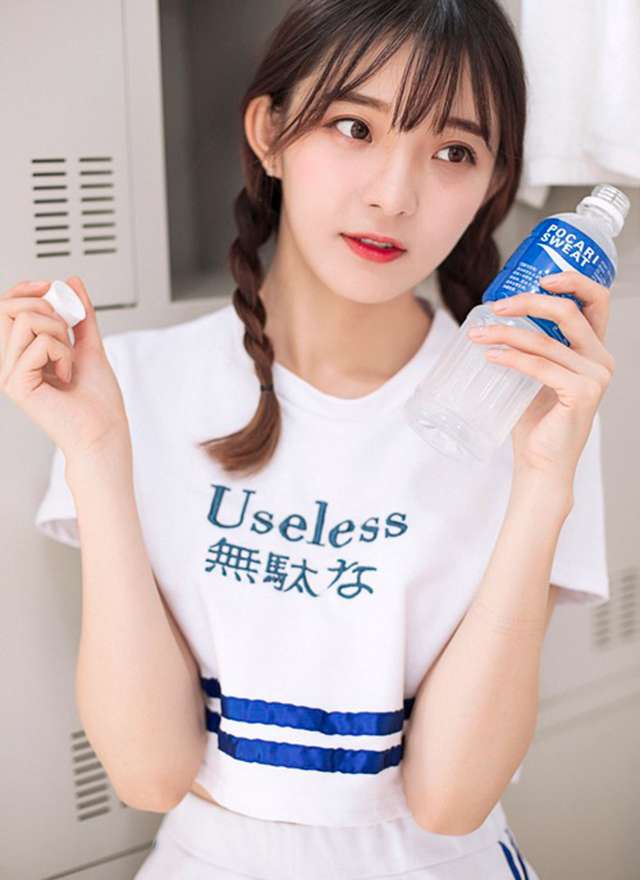 优质足球宝贝曼苏拉撅臀红艳情趣内衣妖娆丰腴诱惑相册