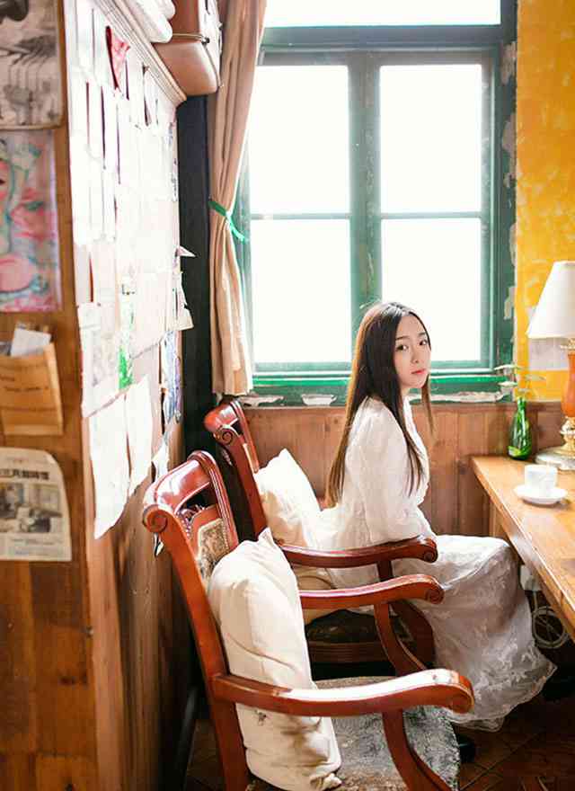 优质足球宝贝曼苏拉撅臀红艳情趣内衣妖娆丰腴诱惑相册