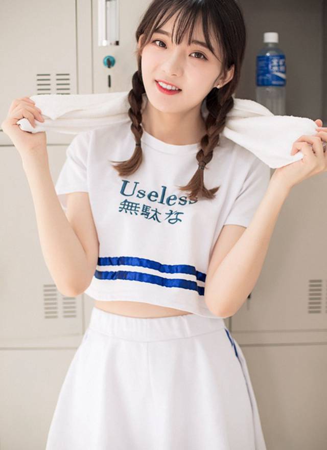 优质足球宝贝曼苏拉撅臀红艳情趣内衣妖娆丰腴诱惑相册