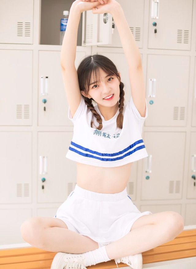 优质足球宝贝曼苏拉撅臀红艳情趣内衣妖娆丰腴诱惑相册