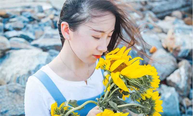 优质足球宝贝曼苏拉撅臀红艳情趣内衣妖娆丰腴诱惑相册