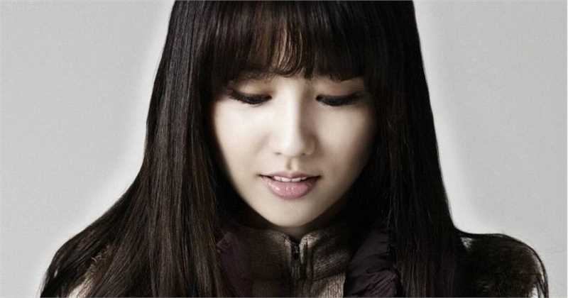 高清韩国美女演员朴河宣挂脖露背礼服性感图集