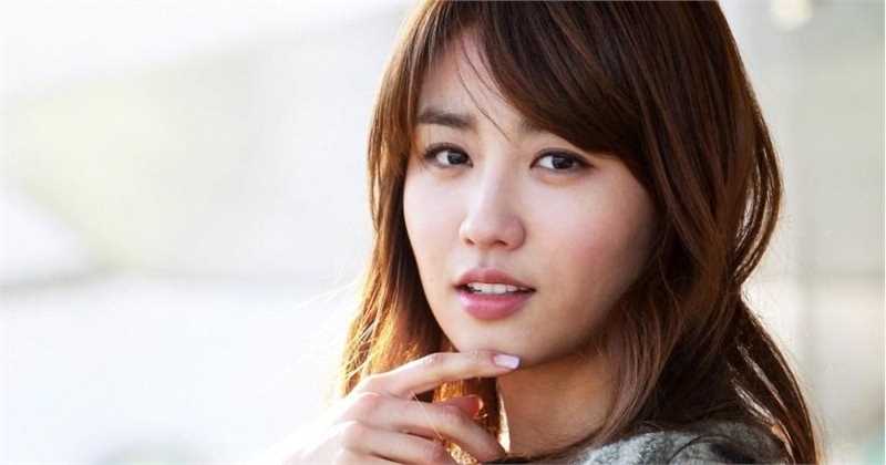 高清韩国美女演员朴河宣挂脖露背礼服性感图集