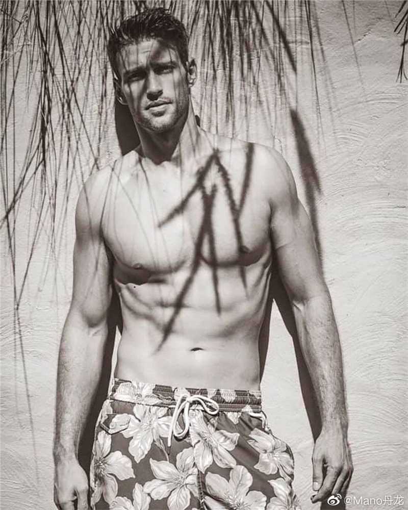 精选欧美健美性感肌肉男黑白高清图片图册