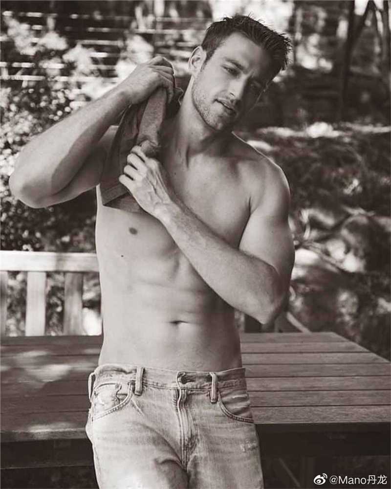 精选欧美健美性感肌肉男黑白高清图片图册