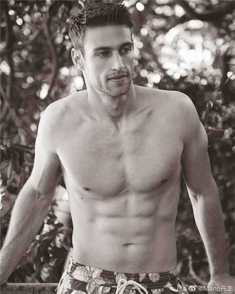 精选欧美健美性感肌肉男黑白高清图片图册