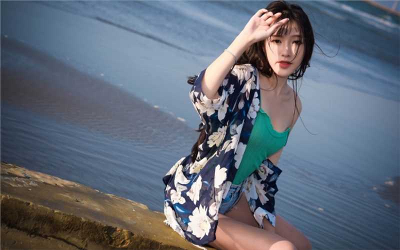 性感海边吊带热裤女孩酥胸诱惑套图