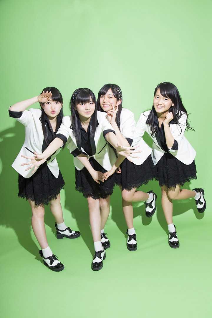 优质圆脸日本萌妹子干净清纯素颜照相册