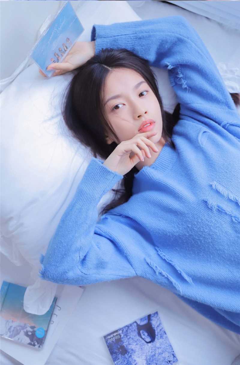 精选清纯腿模校花女神室内个人私房图册