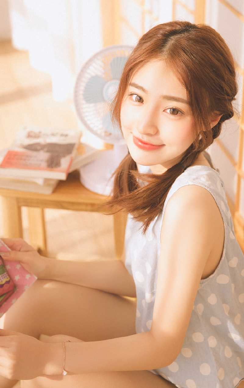 清纯萝莉少女治愈蕾丝猫短裤玉腿诱惑私拍照