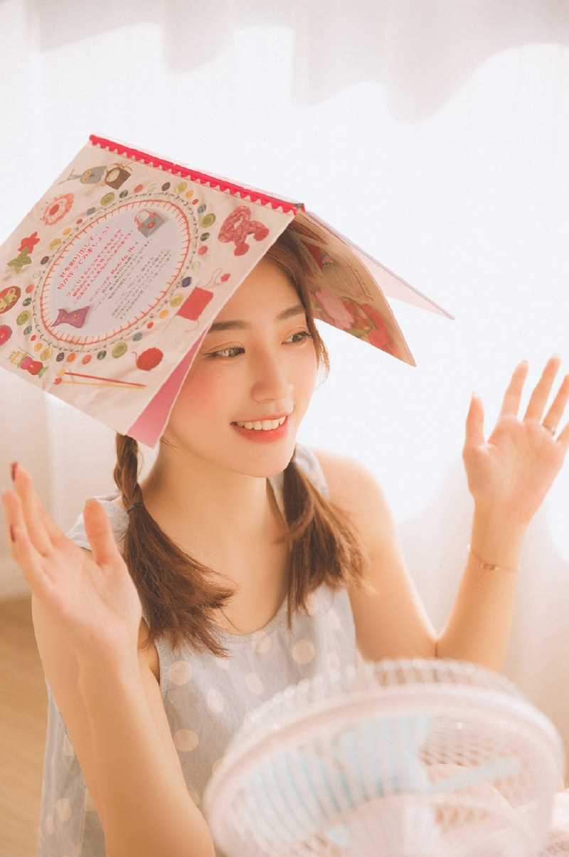 清纯萝莉少女治愈蕾丝猫短裤玉腿诱惑私拍照