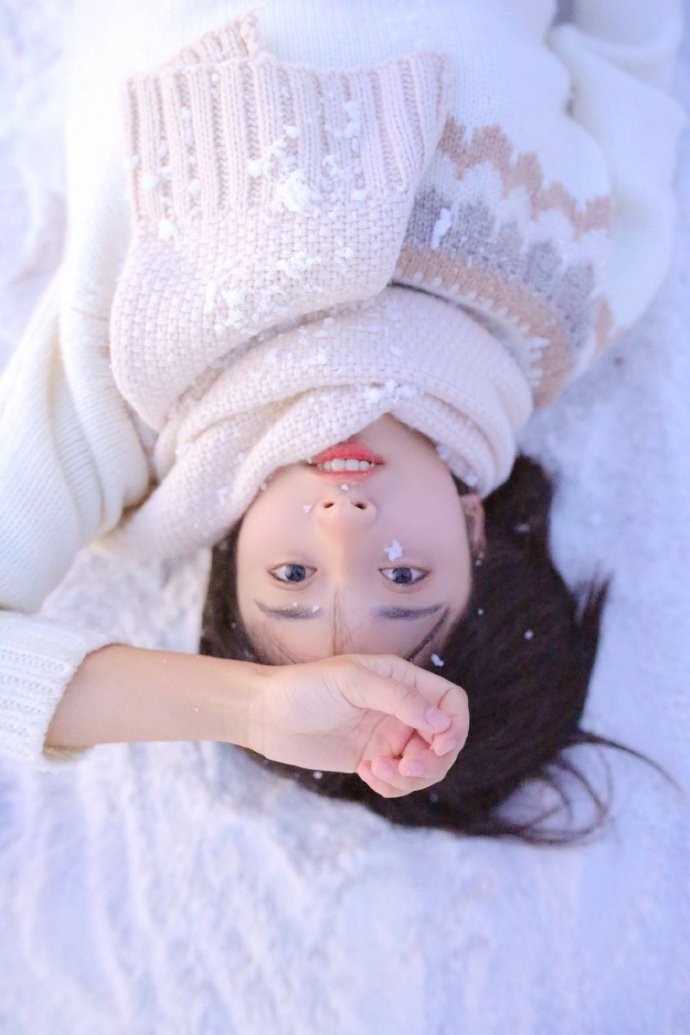 最新高颜值短发小姐姐沈月雪景清纯唯美高清摄影壁纸