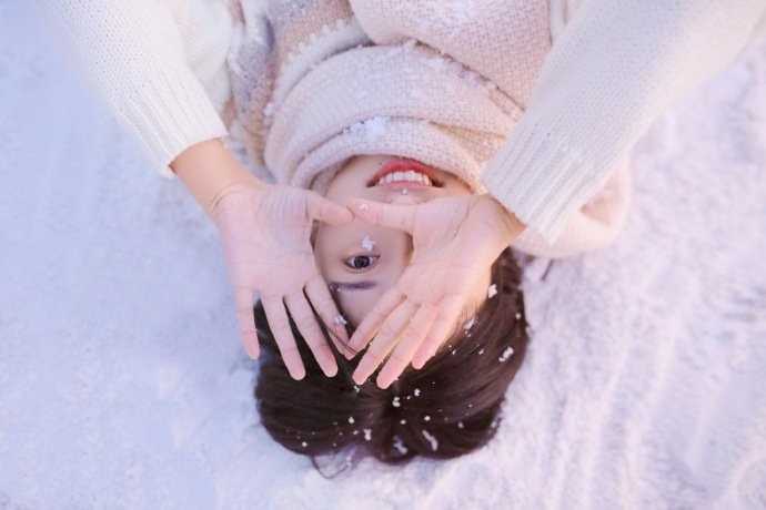 最新高颜值短发小姐姐沈月雪景清纯唯美高清摄影壁纸