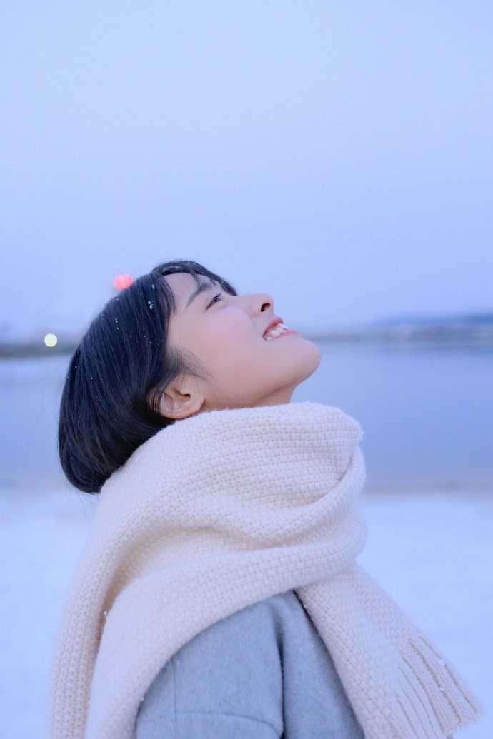 最新高颜值短发小姐姐沈月雪景清纯唯美高清摄影壁纸
