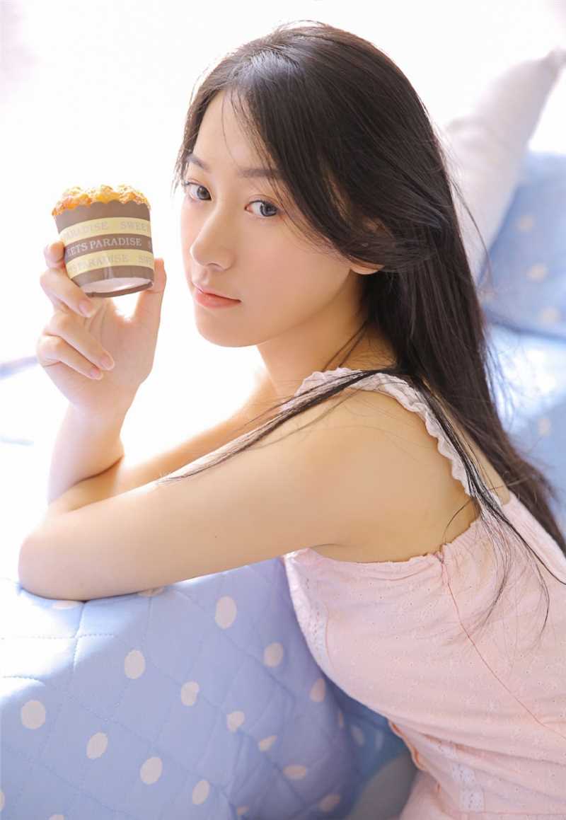 特别专辑牛奶肌清纯校花美女丰满吊带白白私房站