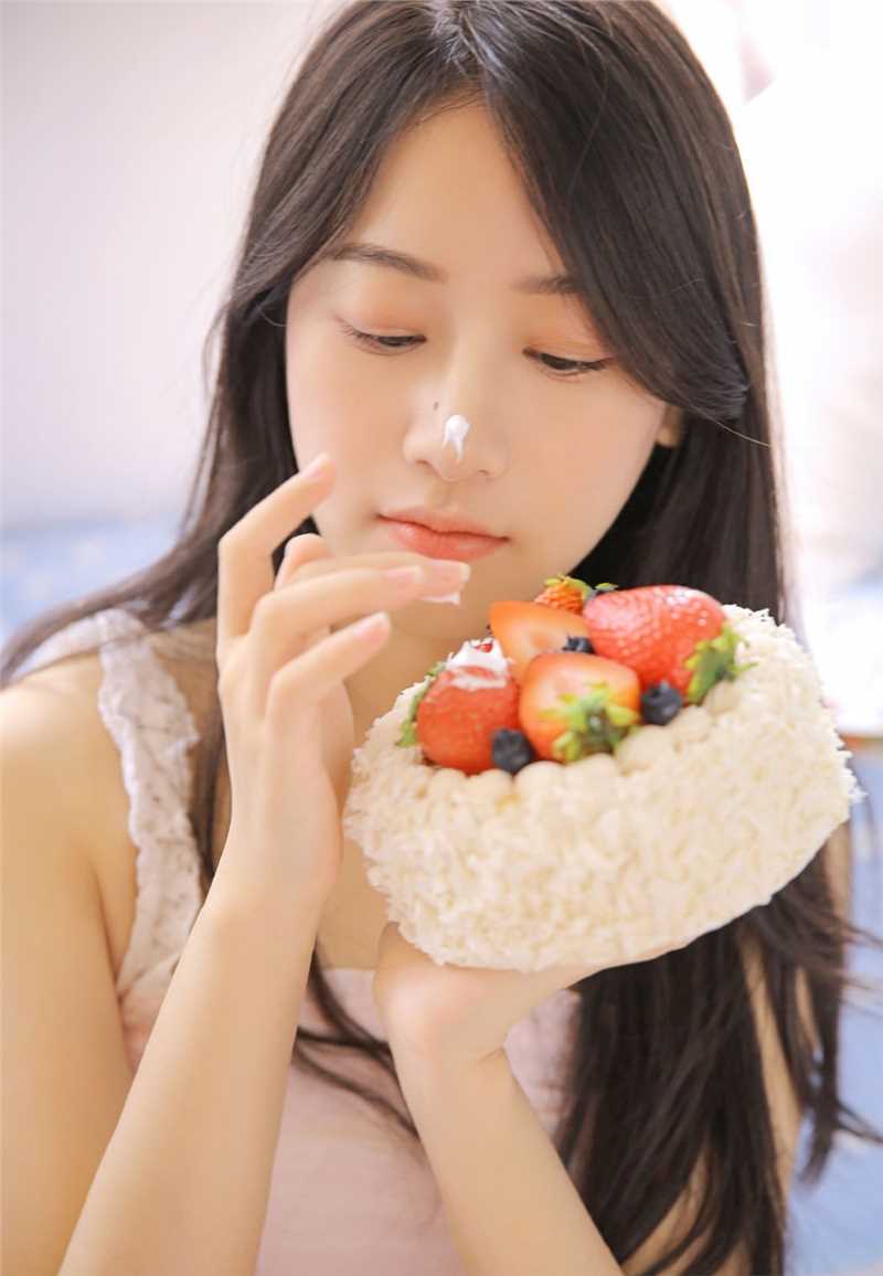 特别专辑牛奶肌清纯校花美女丰满吊带白白私房站