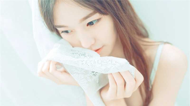 优质吊带背心校园清纯美女没有穿内衣性感图片相册