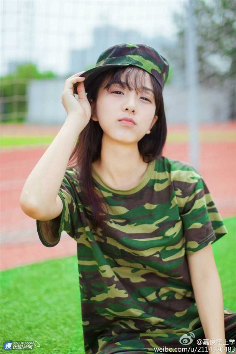 精选清纯美女军训俏皮可爱照片图册