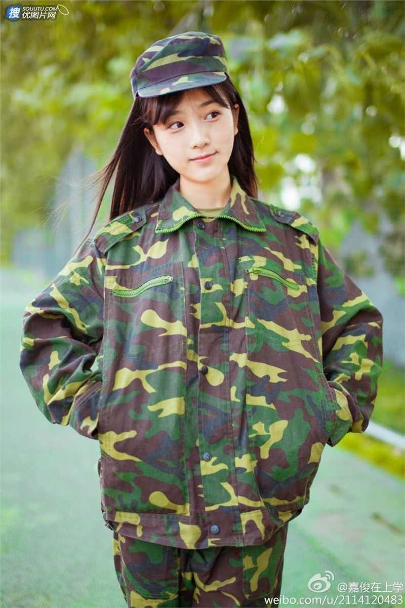 精选清纯美女军训俏皮可爱照片图册