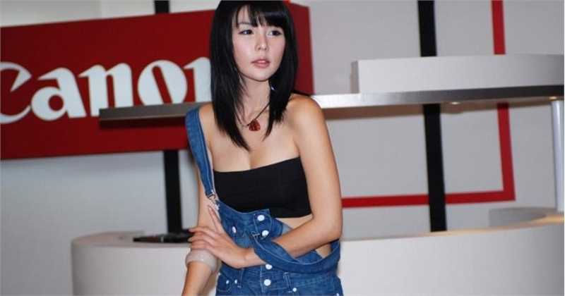 韩国美女车模李智友性感酥胸大长腿