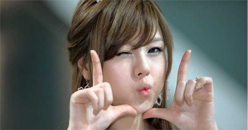 韩国美女车模李智友性感酥胸大长腿