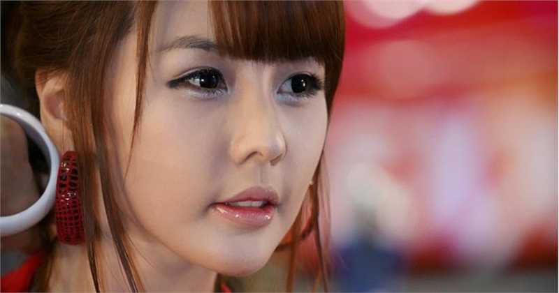 韩国美女车模李智友性感酥胸大长腿