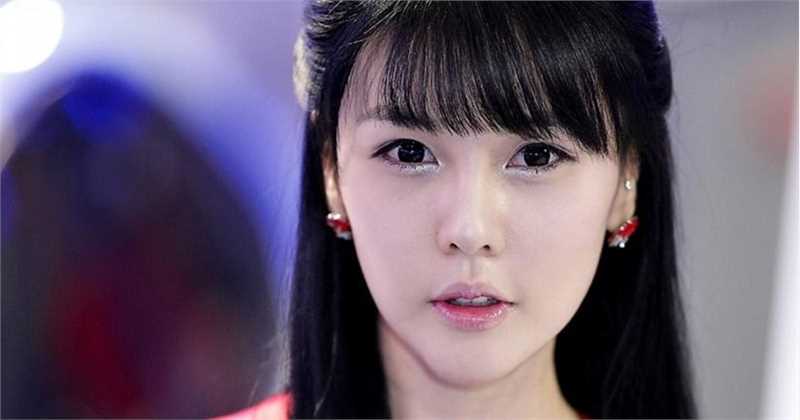 韩国美女车模李智友性感酥胸大长腿