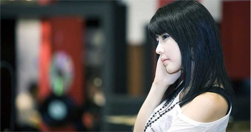 韩国美女车模李智友性感酥胸大长腿